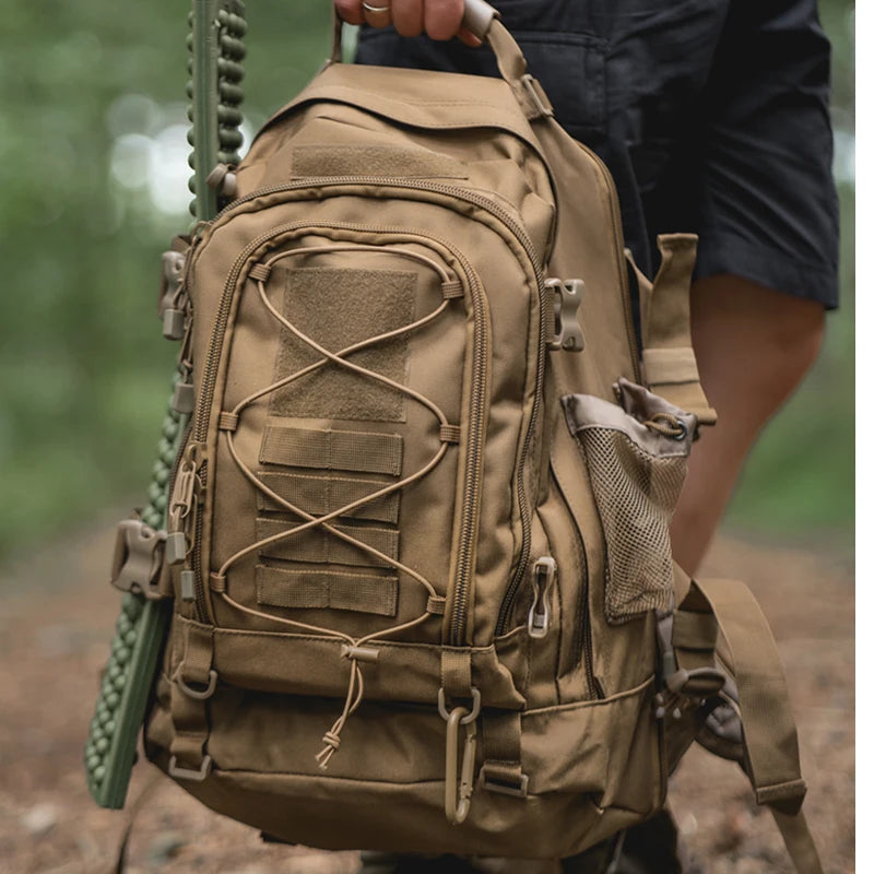 Mochila táctica 65L color café